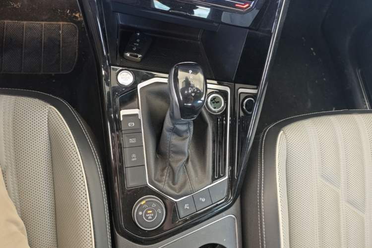 Used Volkswagen Tayron 2023 380TSI Four-Wheel Drive R-Line Pro Smart Edition Gear Lever