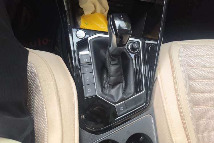 Used Volkswagen Tayron 2023 330TSI Two-Wheel-Drive R-Line High-Energy Version Gear Lever