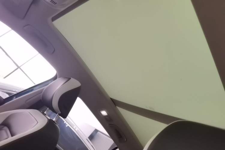 Used Volkswagen Tayron 2023 280TSI Two-Wheel-Drive Luxury Plus Advanced Version Headliner