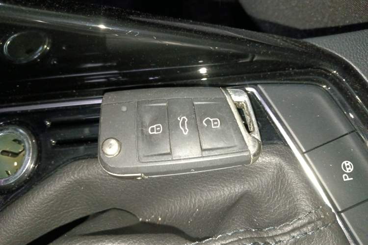 Used Volkswagen Tayron 2023 380TSI Four-Wheel Drive R-Line Pro Smart Edition Interior 1
