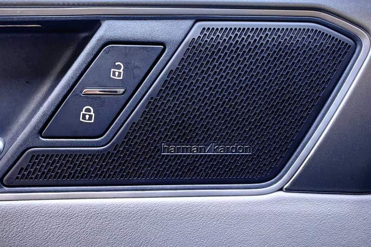 Used Volkswagen Tayron 2023 380TSI Four-Wheel Drive R-Line Pro Smart Edition Interior 1