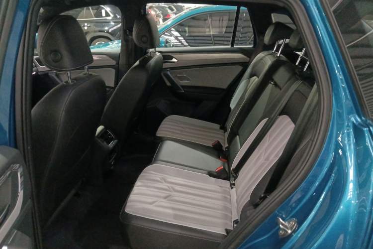 Used Volkswagen Tayron 2023 380TSI Four-Wheel Drive R-Line Pro Smart Edition Interior 4