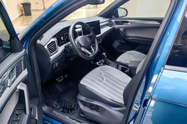 Used Volkswagen Tayron 2023 380TSI Four-Wheel Drive R-Line Pro Smart Edition Interior 6