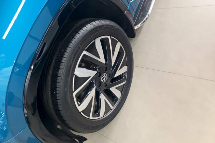 Used Volkswagen Tayron 2023 380TSI Four-Wheel Drive R-Line High-Energy Version Left Front Wheel Hub