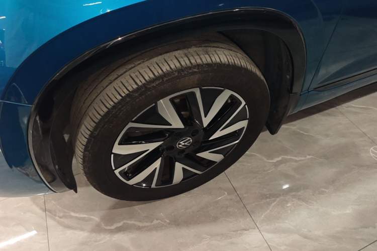 Used Volkswagen Tayron 2023 380TSI Four-Wheel Drive R-Line High-Energy Version Left Front Wheel Hub
