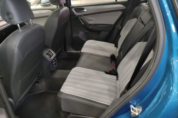 Used Volkswagen Tayron 2023 380TSI Four-Wheel Drive R-Line Pro Smart Edition Left Rear Seat