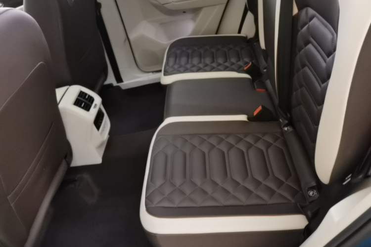 Used Volkswagen Tayron 2023 280TSI Two-Wheel-Drive Luxury Plus Advanced Version Left Rear Seat