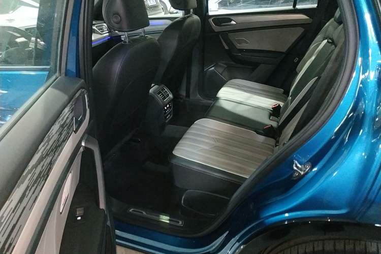Used Volkswagen Tayron 2023 380TSI Four-Wheel Drive R-Line Pro Smart Edition Left Rear Seat