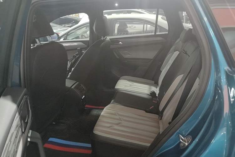 Used Volkswagen Tayron 2023 380TSI Four-Wheel Drive R-Line Pro Smart Edition Left Rear Seat