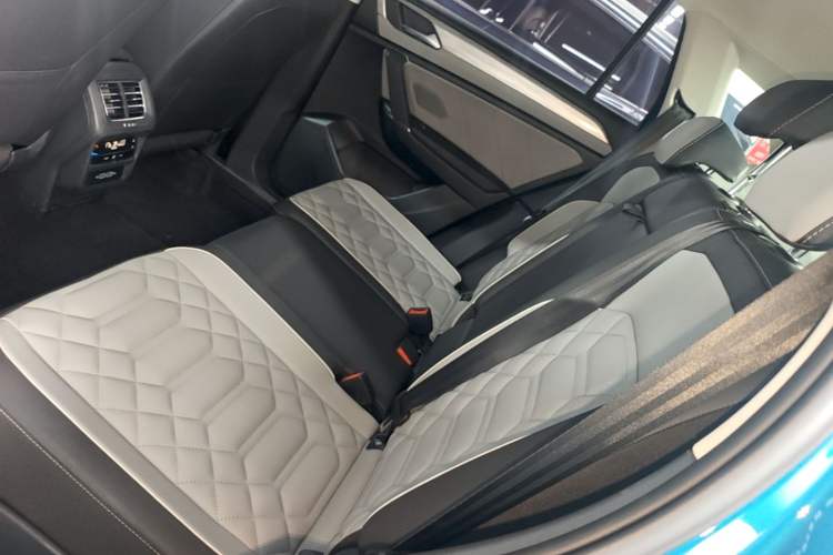 Used Volkswagen Tayron 2023 380TSI Four-Wheel Drive R-Line High-Energy Version Left Rear Seat