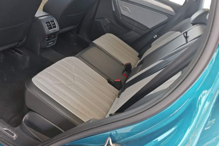 Used Volkswagen Tayron 2023 380TSI Four-Wheel Drive R-Line Pro Smart Edition Left Rear Seat