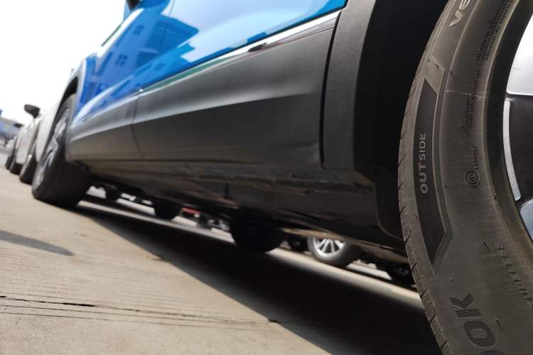 Used Volkswagen Tayron 2023 330TSI Two-Wheel-Drive Luxury Plus Advanced Version Left Side Sill