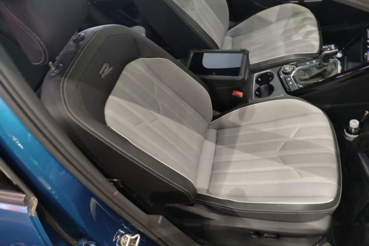 Used Volkswagen Tayron 2023 380TSI Four-Wheel Drive R-Line Pro Smart Edition Right Front Seat