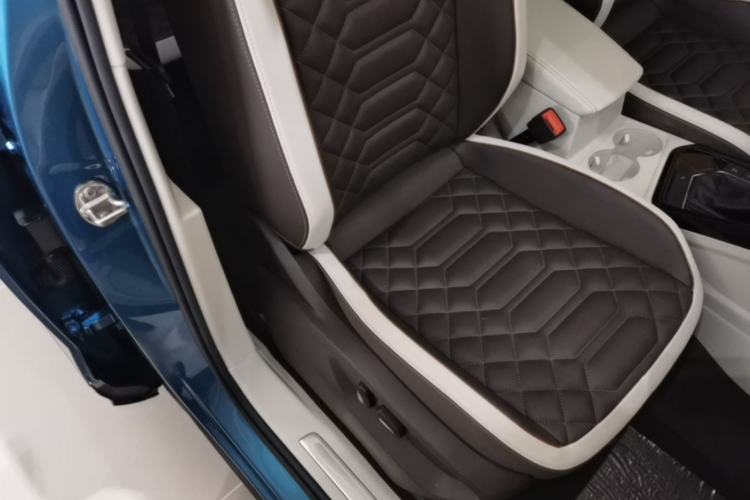 Used Volkswagen Tayron 2023 280TSI Two-Wheel-Drive Luxury Plus Advanced Version Right Front Seat