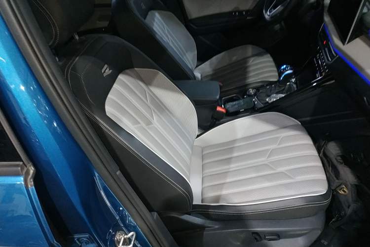 Used Volkswagen Tayron 2023 380TSI Four-Wheel Drive R-Line Pro Smart Edition Right Front Seat