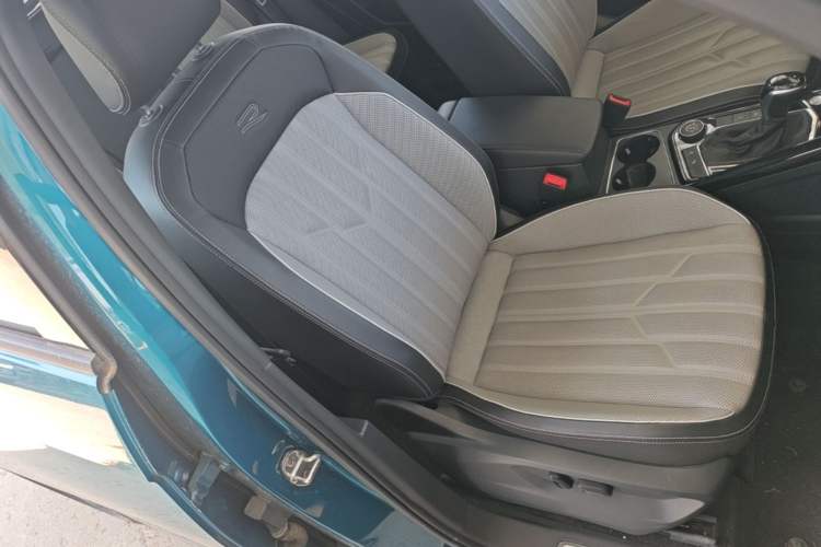 Used Volkswagen Tayron 2023 380TSI Four-Wheel Drive R-Line Pro Smart Edition Right Front Seat