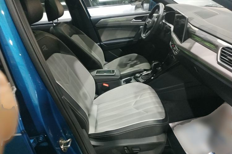 Used Volkswagen Tayron 2023 380TSI Four-Wheel Drive R-Line Pro Smart Edition Right Front Seat