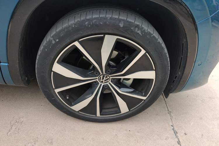 Used Volkswagen Tayron 2023 380TSI Four-Wheel Drive R-Line Pro Smart Edition Right Front Wheel Hub