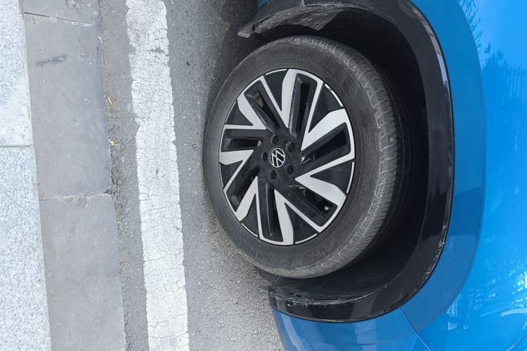 Used Volkswagen Tayron 2023 330TSI Two-Wheel-Drive R-Line High-Energy Version Right Front Wheel Hub