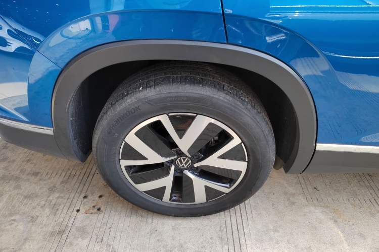 Used Volkswagen Tayron 2023 330TSI Two-Wheel-Drive Luxury Plus Advanced Version Right Rear Wheel Hub