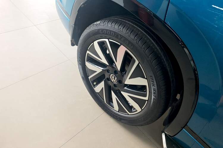 Used Volkswagen Tayron 2023 380TSI Four-Wheel Drive R-Line High-Energy Version Right Rear Wheel Hub