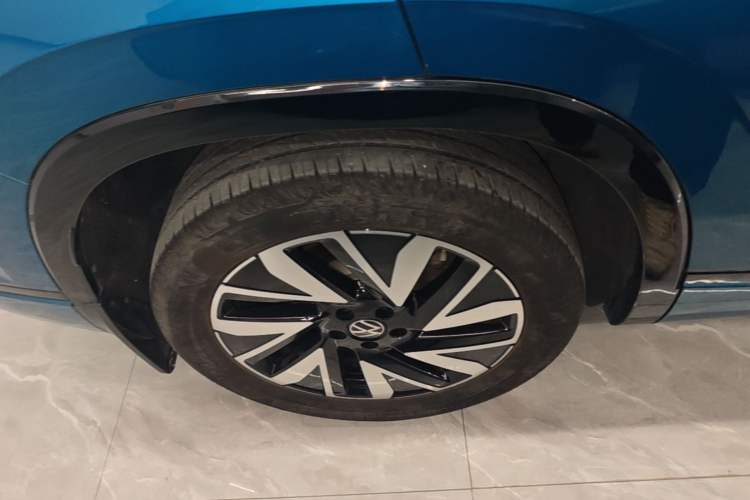 Used Volkswagen Tayron 2023 380TSI Four-Wheel Drive R-Line High-Energy Version Right Rear Wheel Hub