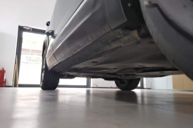 Used Volkswagen Tayron 2023 280TSI Two-Wheel-Drive Luxury Plus Advanced Version Right Side Sill