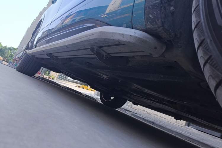 Used Volkswagen Tayron 2023 380TSI Four-Wheel Drive R-Line Pro Smart Edition Right Side Sill