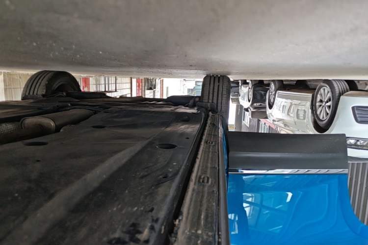 Used Volkswagen Tayron 2023 280TSI Two-Wheel-Drive Luxury Plus Advanced Version Right Side Sill