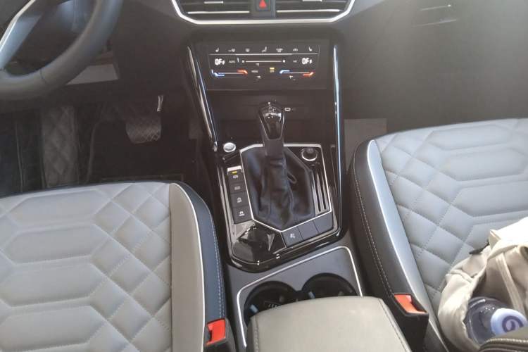 Used Volkswagen Tayron 2023 330TSI Two-Wheel-Drive R-Line High-Energy Version Interior 2