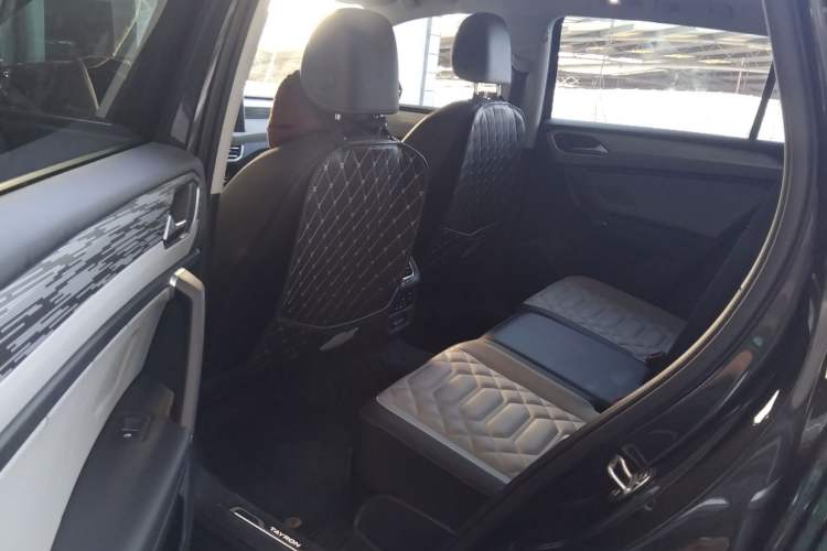 Used Volkswagen Tayron 2023 330TSI Two-Wheel-Drive R-Line High-Energy Version Interior 4