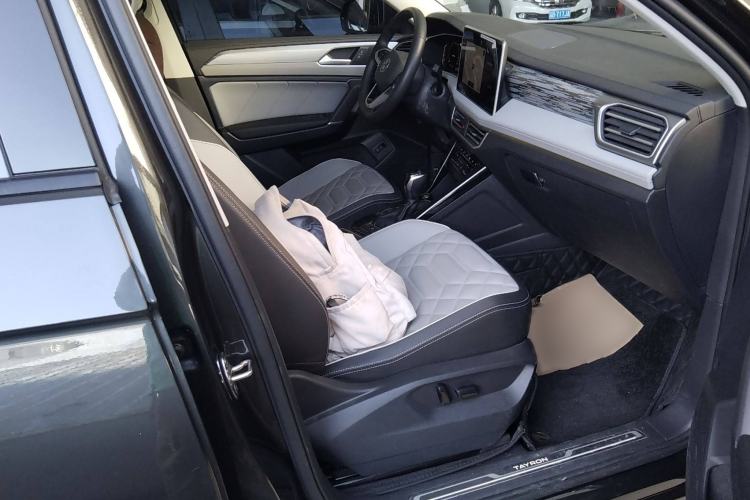 Used Volkswagen Tayron 2023 330TSI Two-Wheel-Drive R-Line High-Energy Version Interior 8