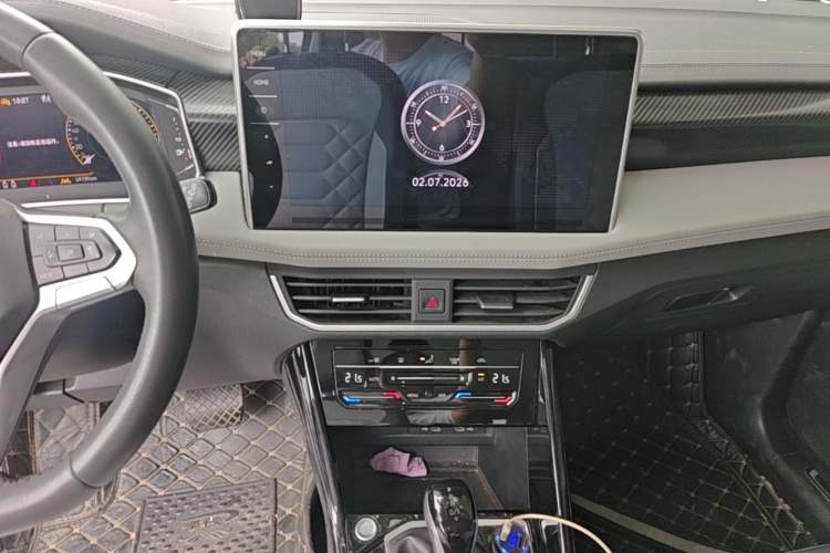 Used Volkswagen Tayron 2023 330TSI Two-Wheel-Drive Luxury Plus Advanced Version Audio And AC Panel