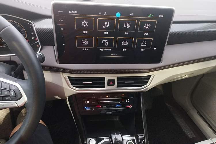 Used Volkswagen Tayron  Audio And AC Panel