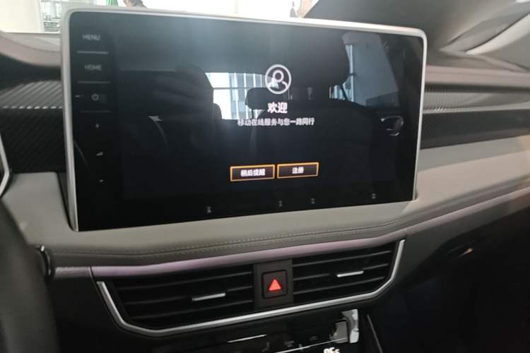 Used Volkswagen Tayron 2023 330TSI Two-Wheel-Drive Luxury Plus Advanced Version Audio And AC Panel