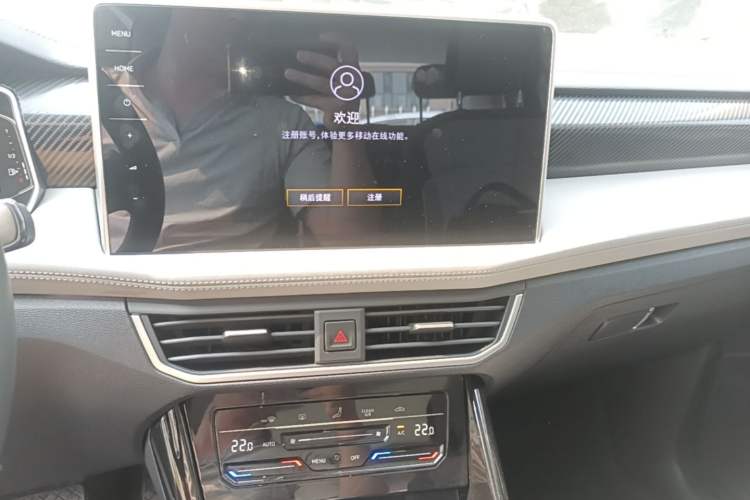 Used Volkswagen Tayron 2023 300TSI Two-Wheel-Drive Luxury Plus Advanced Edition Audio And AC Panel
