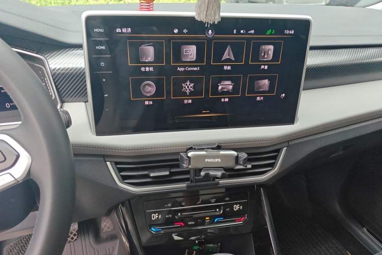 Used Volkswagen Tayron 2023 330TSI Two-Wheel-Drive Luxury Plus Advanced Version Audio And AC Panel