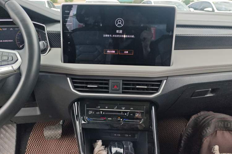 Used Volkswagen Tayron 2023 330TSI Two-Wheel-Drive Luxury Plus Advanced Version Audio And AC Panel