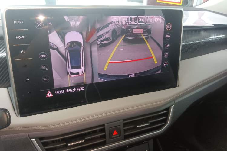 Used Volkswagen Tayron 2023 330TSI Two-Wheel-Drive Luxury Plus Advanced Version Audio And AC Panel