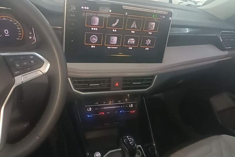 Used Volkswagen Tayron 2023 330TSI Two-Wheel-Drive Luxury Plus Advanced Version Audio And AC Panel