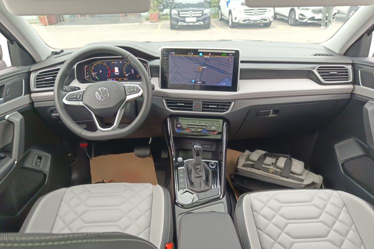 Used Volkswagen Tayron 2023 300TSI Two-Wheel-Drive Luxury Plus Advanced Edition Center Console