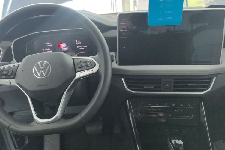Used Volkswagen Tayron 2023 300TSI Two-Wheel-Drive Luxury Plus Advanced Edition Center Console