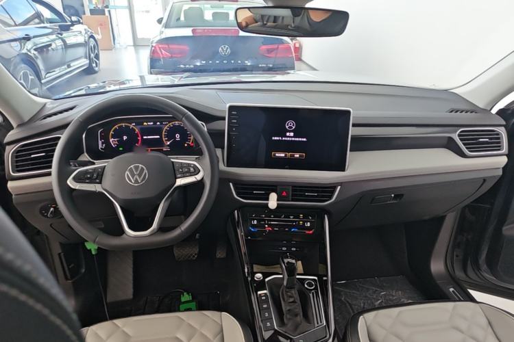 Used Volkswagen Tayron 2023 300TSI Two-Wheel-Drive Luxury Plus Advanced Edition Center Console