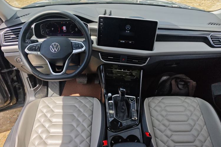 Used Volkswagen Tayron 2023 330TSI Two-Wheel-Drive Luxury Plus Advanced Version Center Console