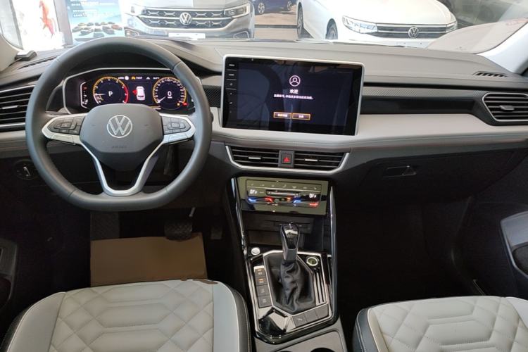 Used Volkswagen Tayron 2023 300TSI Two-Wheel-Drive Luxury Plus Advanced Edition Center Console