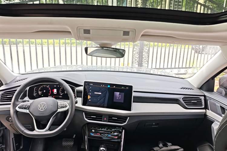Used Volkswagen Tayron 2023 300TSI Two-Wheel-Drive Luxury Plus Advanced Edition Center Console