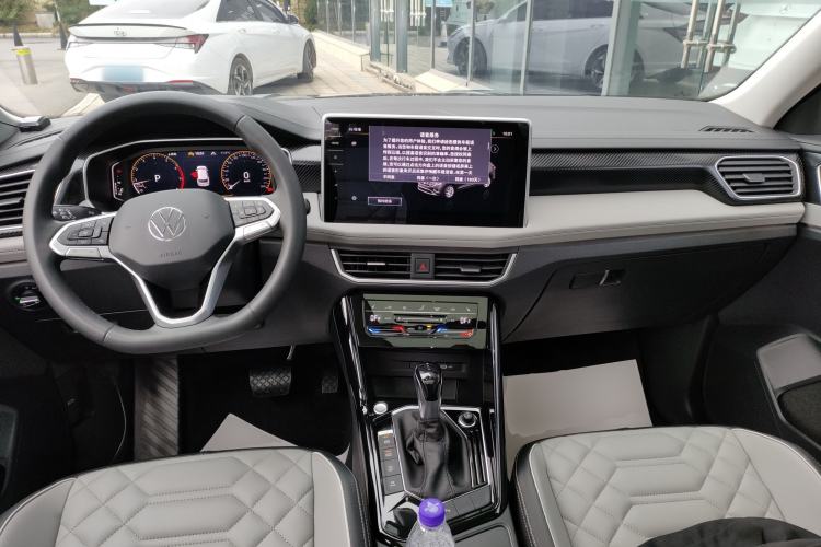 Used Volkswagen Tayron 2023 300TSI Two-Wheel-Drive Luxury Plus Advanced Edition Center Console