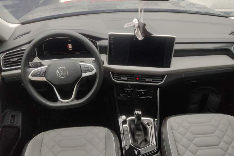 Used Volkswagen Tayron 2023 330TSI Two-Wheel-Drive Luxury Plus Advanced Version Center Console