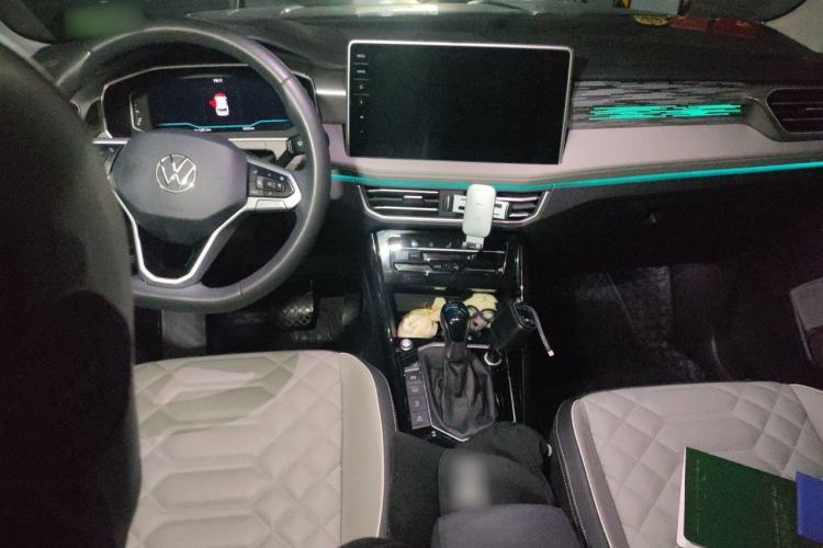 Used Volkswagen Tayron 2023 330TSI Two-Wheel-Drive R-Line High-Energy Version Center Console