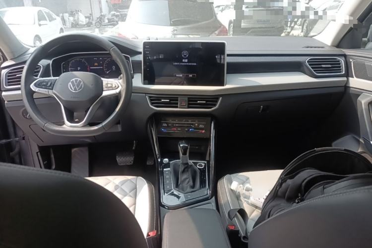Used Volkswagen Tayron 2023 300TSI Two-Wheel-Drive Luxury Plus Advanced Edition Center Console